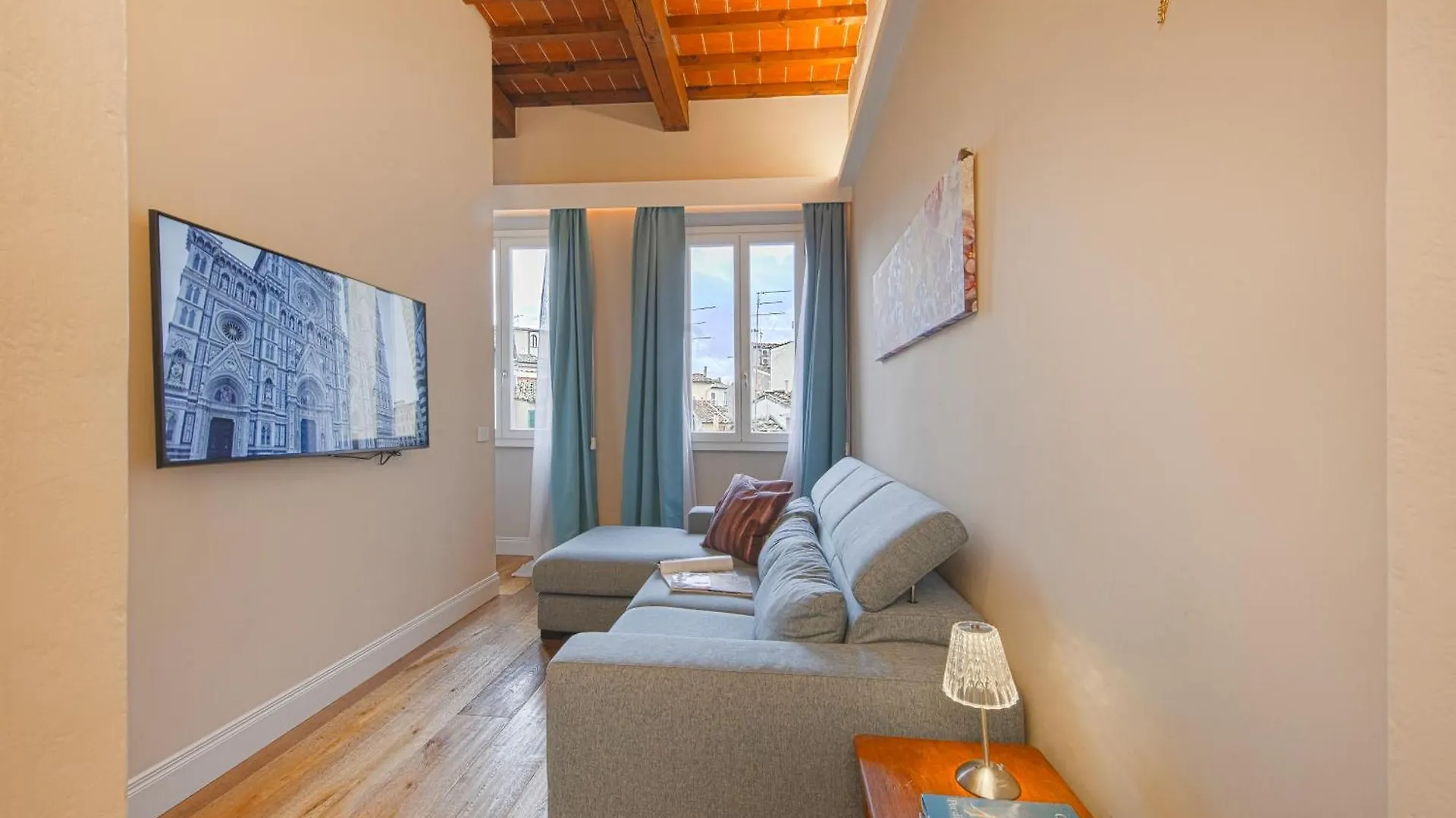 Pilastri - Flo Apartments Florencia 0*,